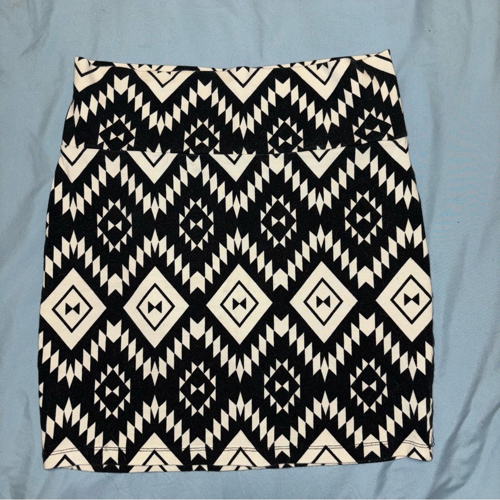 Charlotte Russe Black and White Geometric Bodycon Pencil Skirt